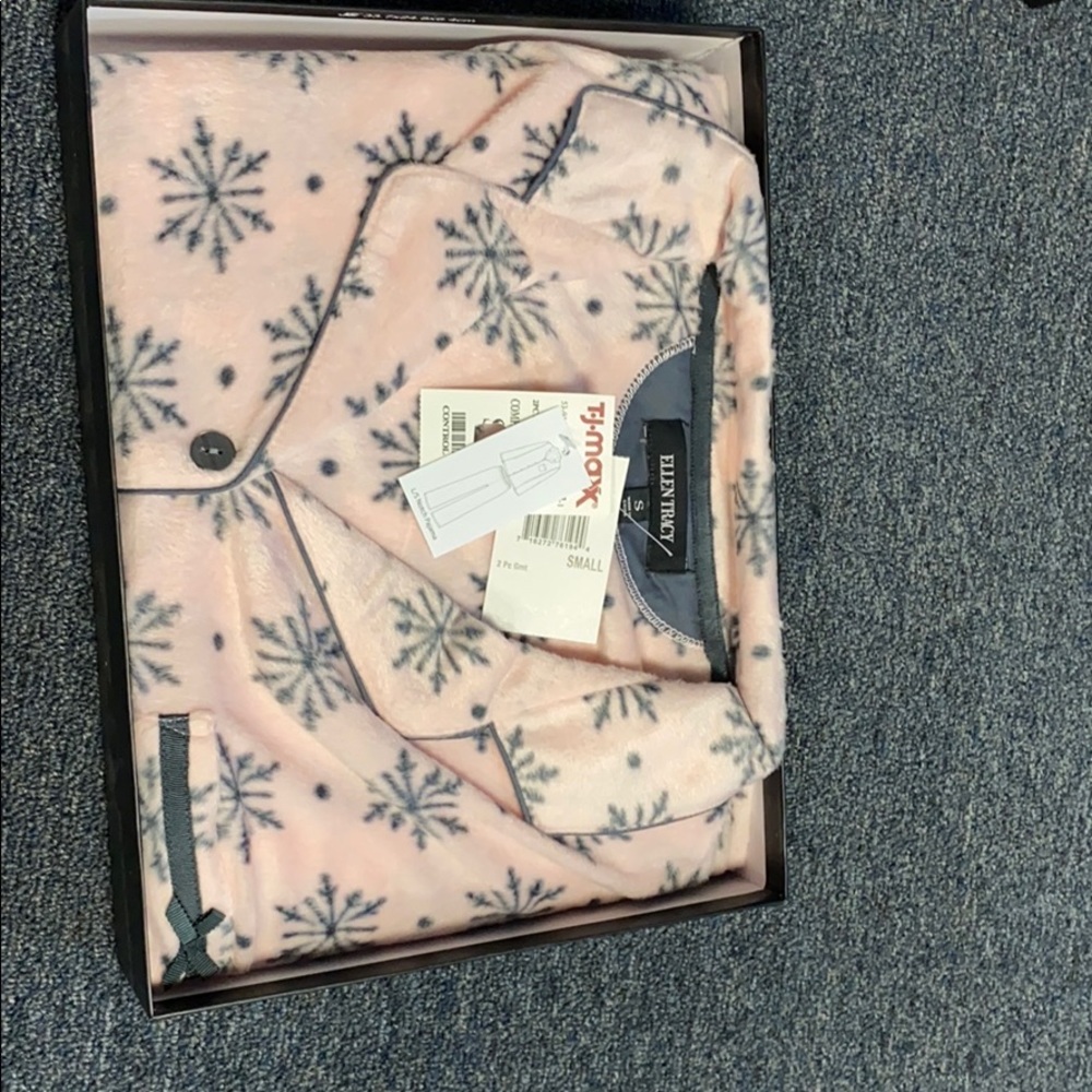 Fleece pajamas with snowflakes super soft